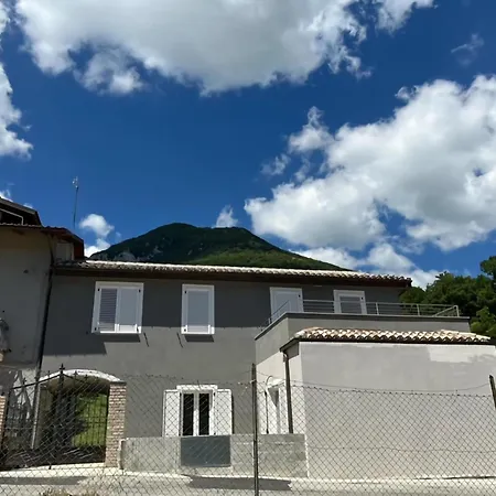 בית נופש In Near Apennines Trails, Cleaning Included Esanatoglia