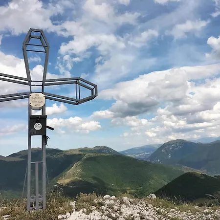 In Near Apennines Trails, Cleaning Included בית נופש